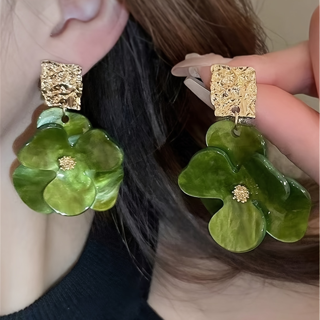 Women's Vintage-Style Green Acrylic Petal Earrings